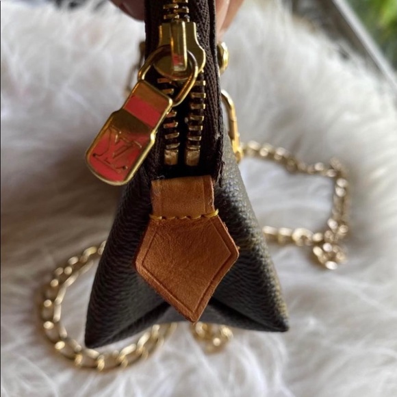 Louis Vuitton Cosmetic Pochette - Picture 1 of 7